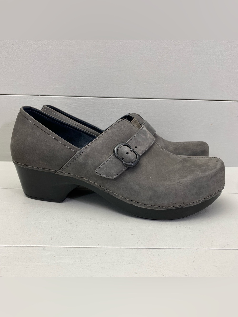 Dansko Leather Clogs Womens Size 40 9.5 - 10 Gray Slip-on Chunky Buckle Shoes